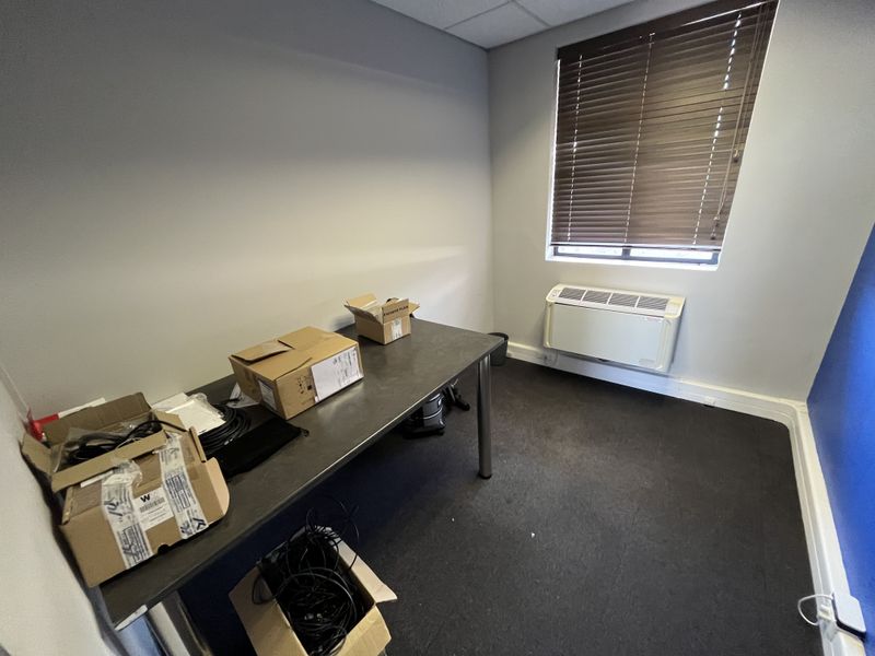 Flexible 107m2 Office with Balcony in Millennium Business Park, Century City - Photo 10