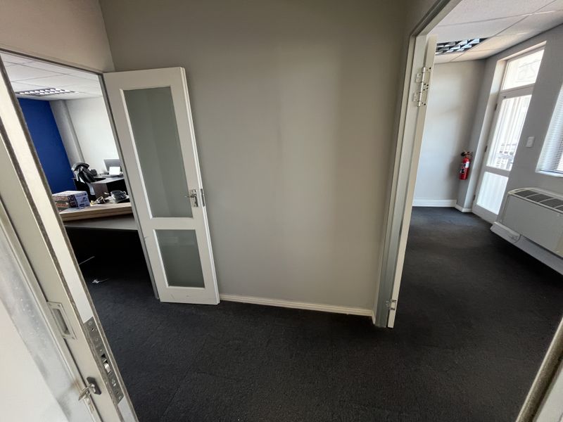 Flexible 107m2 Office with Balcony in Millennium Business Park, Century City - Photo 7