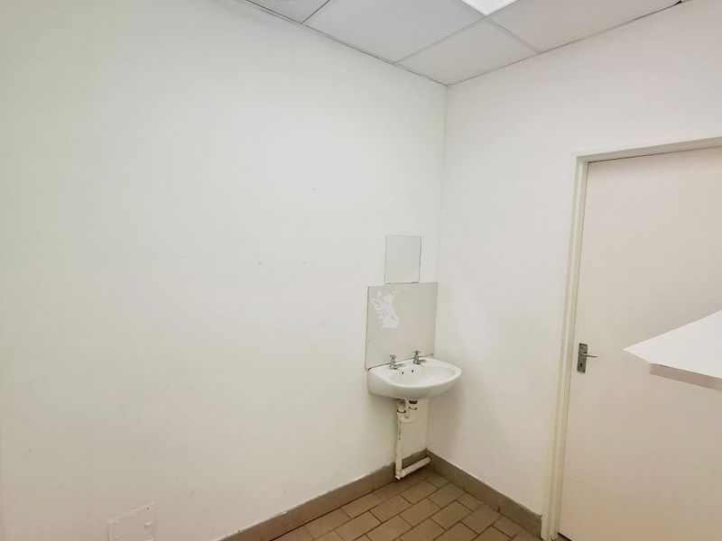 WALMER RETAIL SPACE AVAILABLE FOR RENT - Photo 5