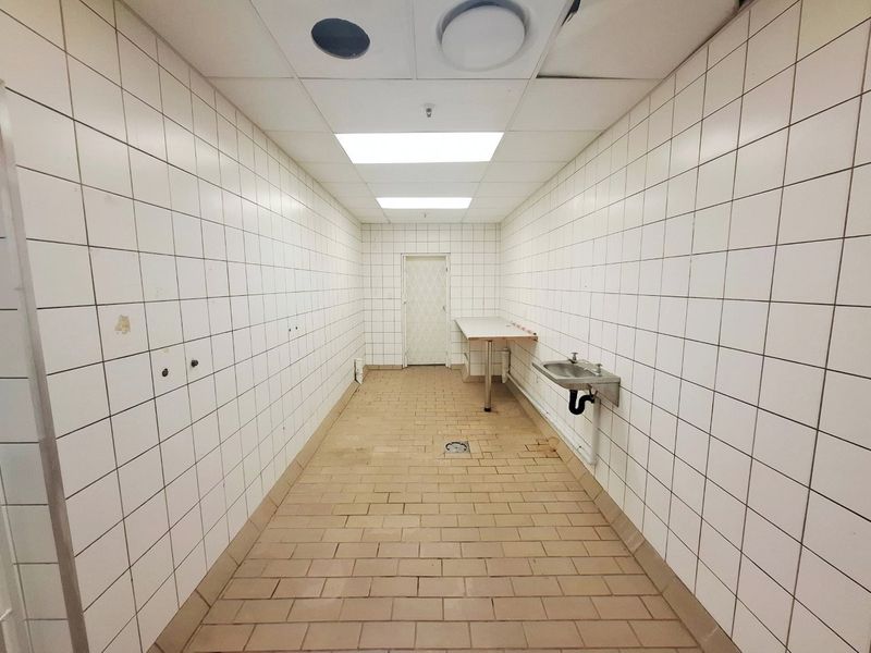 WALMER RETAIL SPACE AVAILABLE FOR RENT - Photo 8
