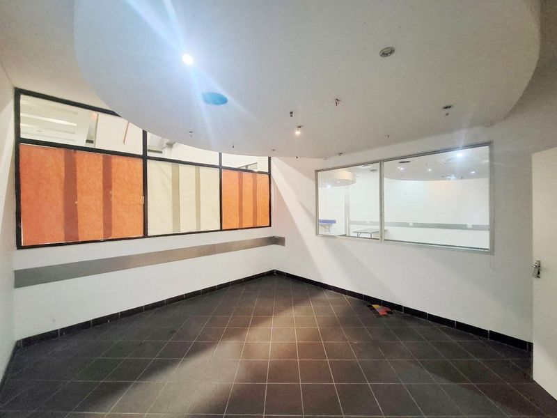 WALMER RETAIL SPACE AVAILABLE FOR RENT - Photo 3