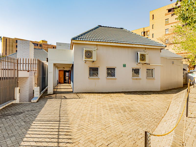 Unique Training / School / College / Conferencing Premises For Sale. - Photo 3