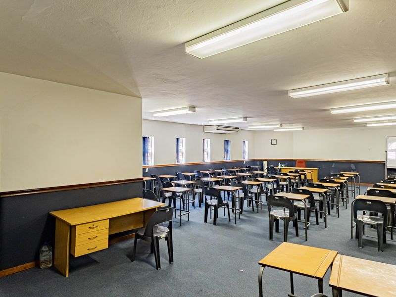 Unique Training / School / College / Conferencing Premises For Sale. - Photo 7