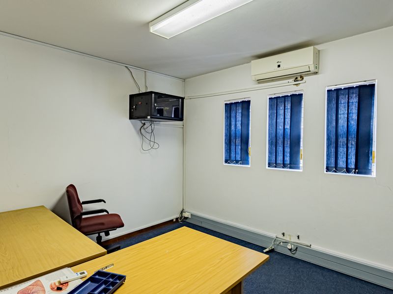 Unique Training / School / College / Conferencing Premises For Sale. - Photo 8
