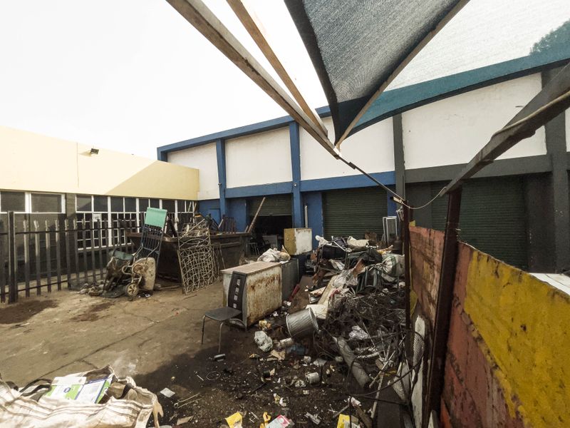 Prime Commercial Investment -  prospective diesel Depot - workshops, sub-letting ETC. - Photo 4