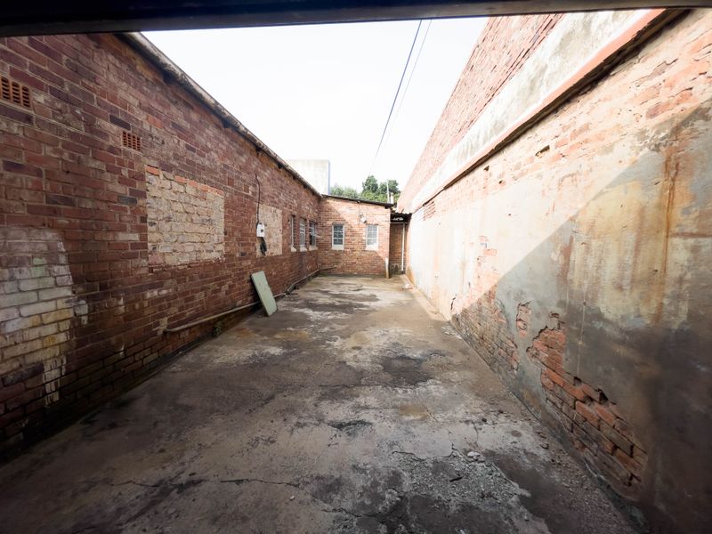 Prime Commercial Investment -  prospective diesel Depot - workshops, sub-letting ETC. - Photo 8