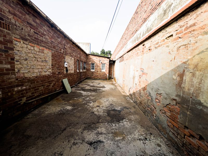 Prime Commercial Investment -  prospective diesel Depot - workshops, sub-letting ETC. - Photo 7