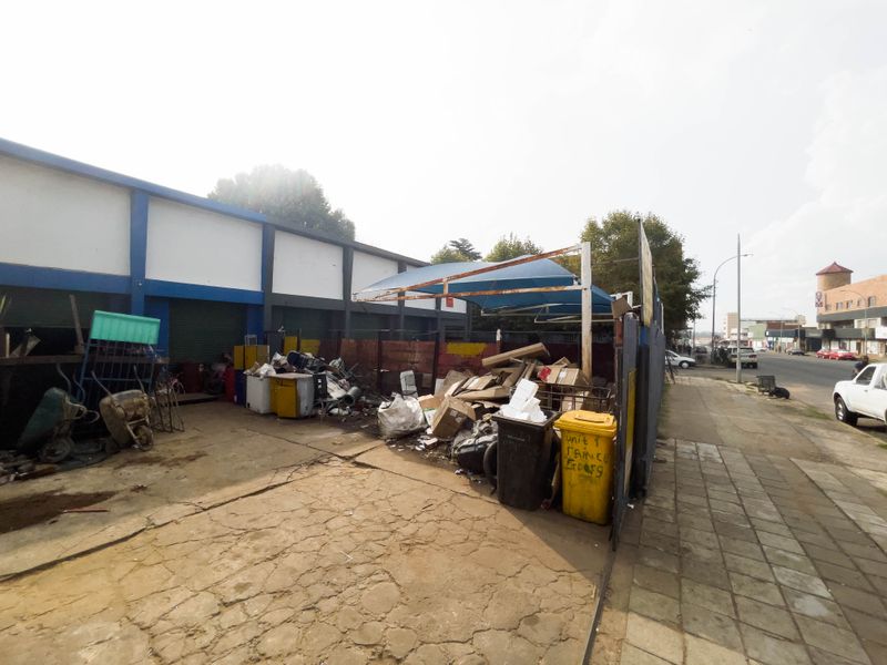 Prime Commercial Investment -  prospective diesel Depot - workshops, sub-letting ETC. - Photo 3