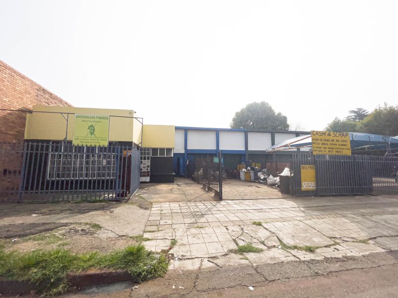 Prime Commercial Investment -  prospective diesel Depot - workshops, sub-letting ETC. - Photo 2