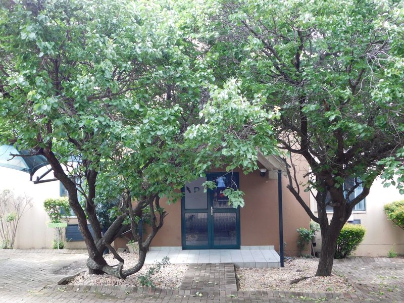 Rarely Available Ground Floor Business Premises Available Now. - Photo 4