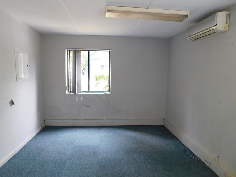 Rarely Available Ground Floor Business Premises Available Now. - Photo 5