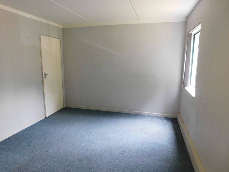 Rarely Available Ground Floor Business Premises Available Now. - Photo 7