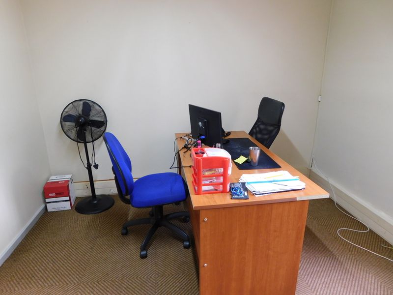 Freehold Offices Five Minutes From The N1 Highway. - Photo 8