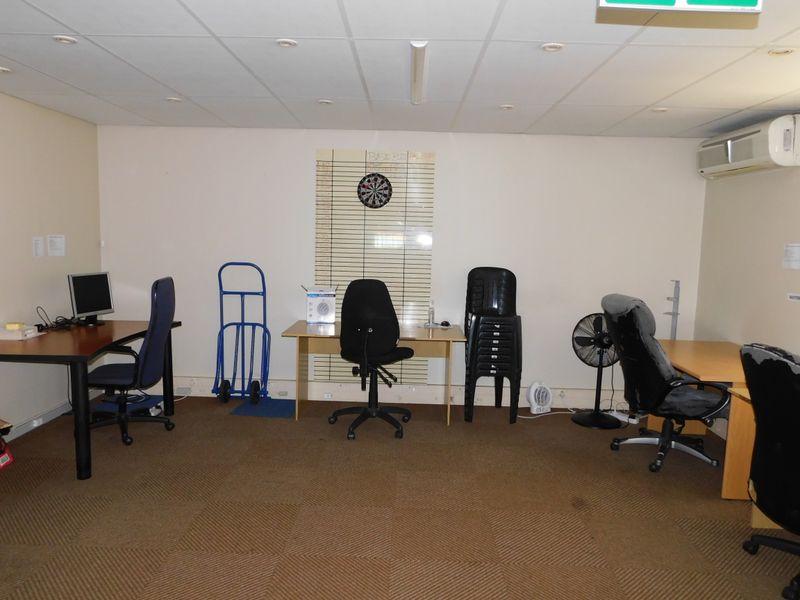 Freehold Offices Five Minutes From The N1 Highway. - Photo 7