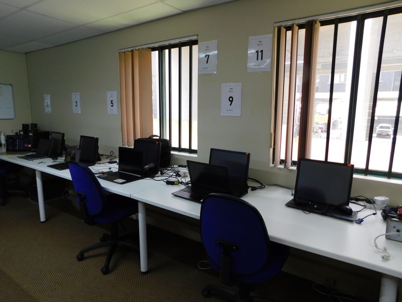 Freehold Offices Five Minutes From The N1 Highway. - Photo 6