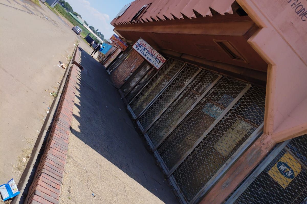 commercial / shops for sale - Photo 3