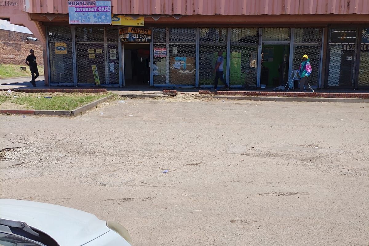 commercial / shops for sale - Photo 2