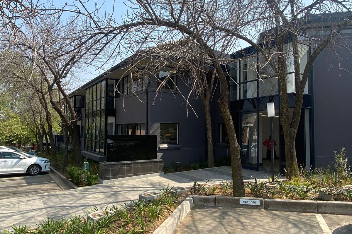 A Grade Modern First Floor Offices To Let Or For Sale. - Photo 3