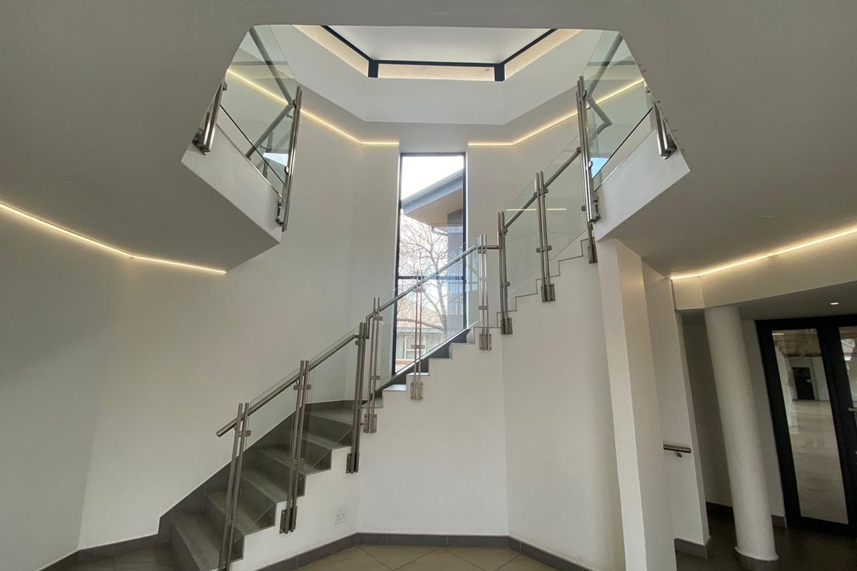 A Grade Modern First Floor Offices To Let Or For Sale. - Photo 4