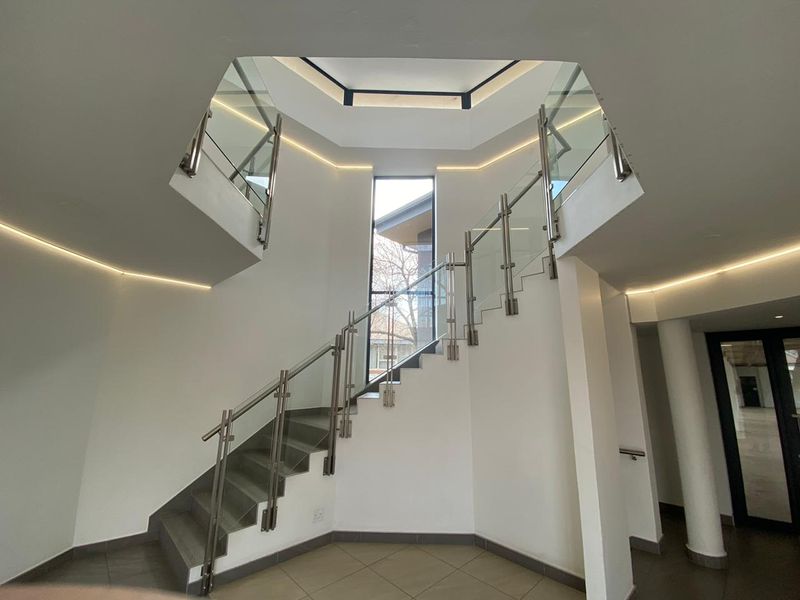 A Grade Modern First Floor Offices To Let Or For Sale. - Photo 4