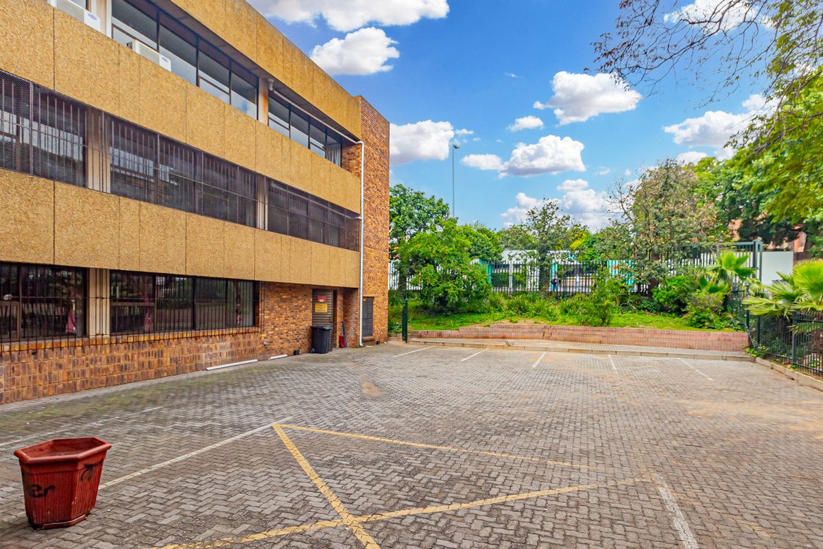Versatile, Neat And Excellent Value Business Premises For Sale. - Photo 2