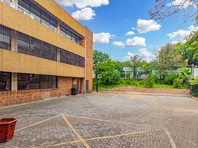 Versatile, Neat And Excellent Value Business Premises For Sale. - Photo 2