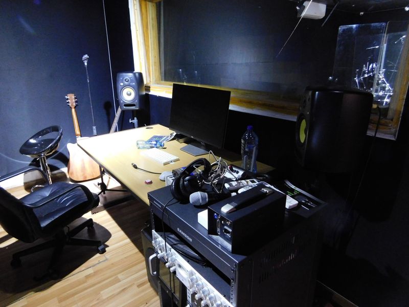 Ground Floor Premises Used For Sound / Recording Studios. - Photo 9