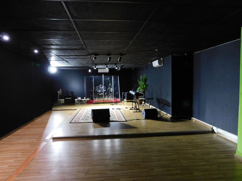 Ground Floor Premises Used For Sound / Recording Studios. - Photo 5