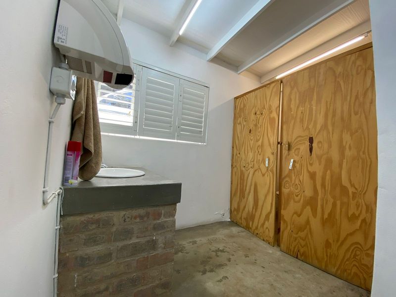 LARGE OFFICCE SPACE TO LET IN A SMALL OFFICE PARK IN BLAIRGOWRIE OF 7 UNITS ONLY - Photo 9