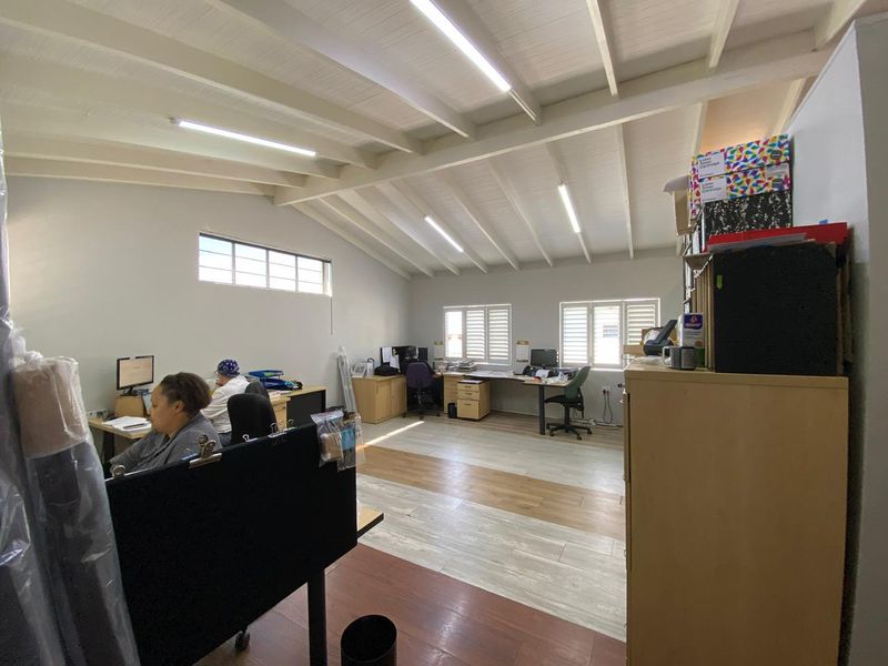 LARGE OFFICCE SPACE TO LET IN A SMALL OFFICE PARK IN BLAIRGOWRIE OF 7 UNITS ONLY - Photo 6