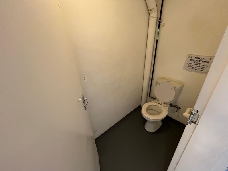 Secure Through-Access Warehouse & Office Facility with Dual Roller Shutter Doors. - Photo 9