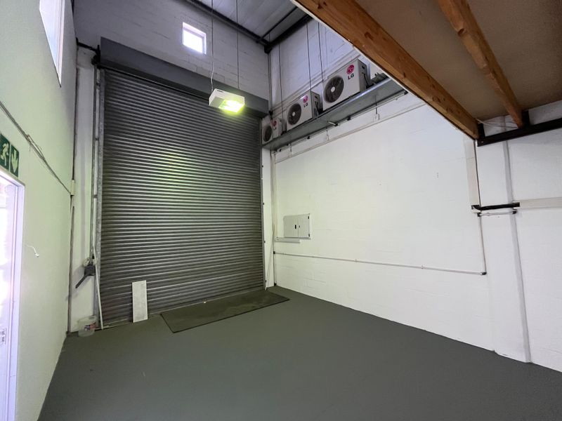 Secure Through-Access Warehouse & Office Facility with Dual Roller Shutter Doors. - Photo 5