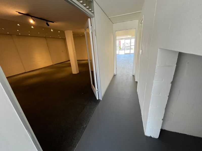 Secure Through-Access Warehouse & Office Facility with Dual Roller Shutter Doors. - Photo 6