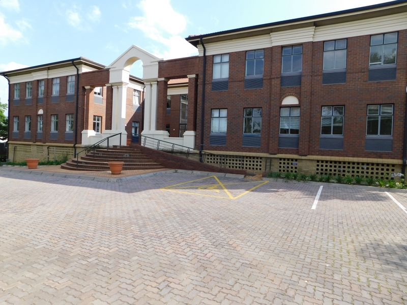 Stand Alone Freehold A Grade Offices To Let. - Photo 2