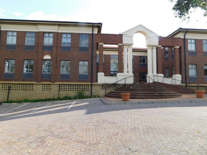 Stand Alone Freehold A Grade Offices To Let. - Photo 3