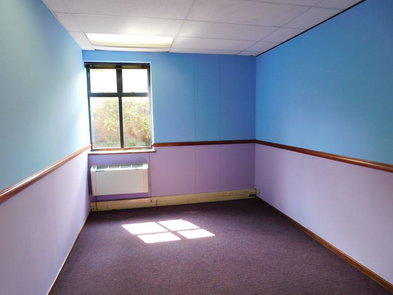 Stand Alone Freehold A Grade Offices To Let. - Photo 6