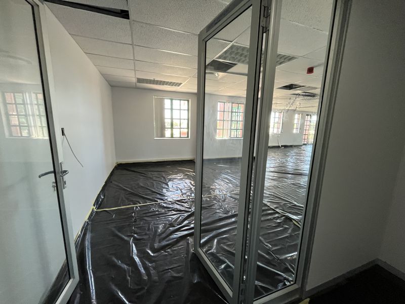 Expansive Corner Office with Wrap-Around Balcony Access Brookside Office Park, Claremont - Photo 2