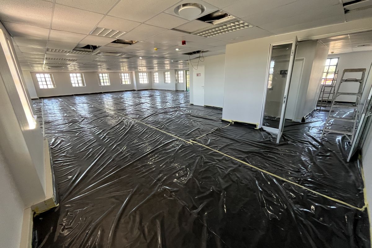 Expansive Corner Office with Wrap-Around Balcony Access Brookside Office Park, Claremont - Photo 4
