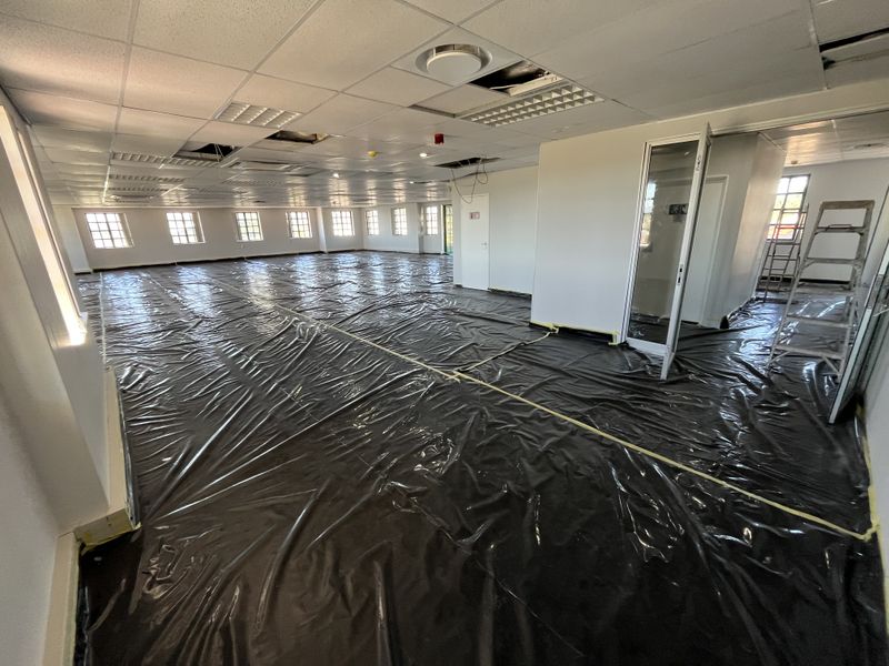 Expansive Corner Office with Wrap-Around Balcony Access Brookside Office Park, Claremont - Photo 4