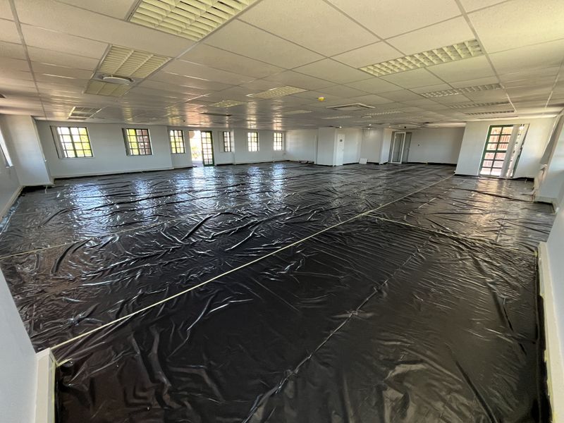 Expansive Corner Office with Wrap-Around Balcony Access Brookside Office Park, Claremont - Photo 6