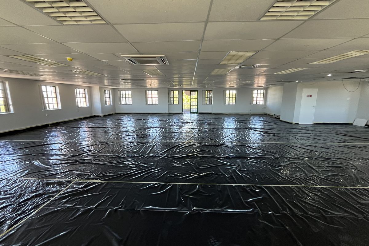 Expansive Corner Office with Wrap-Around Balcony Access Brookside Office Park, Claremont - Photo 5