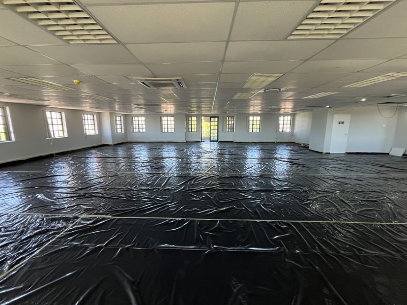 Expansive Corner Office with Wrap-Around Balcony Access Brookside Office Park, Claremont - Photo 5