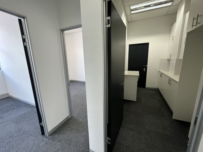 Highly Flexible Green-Star Office Suite in Black River Office Park - Photo 8