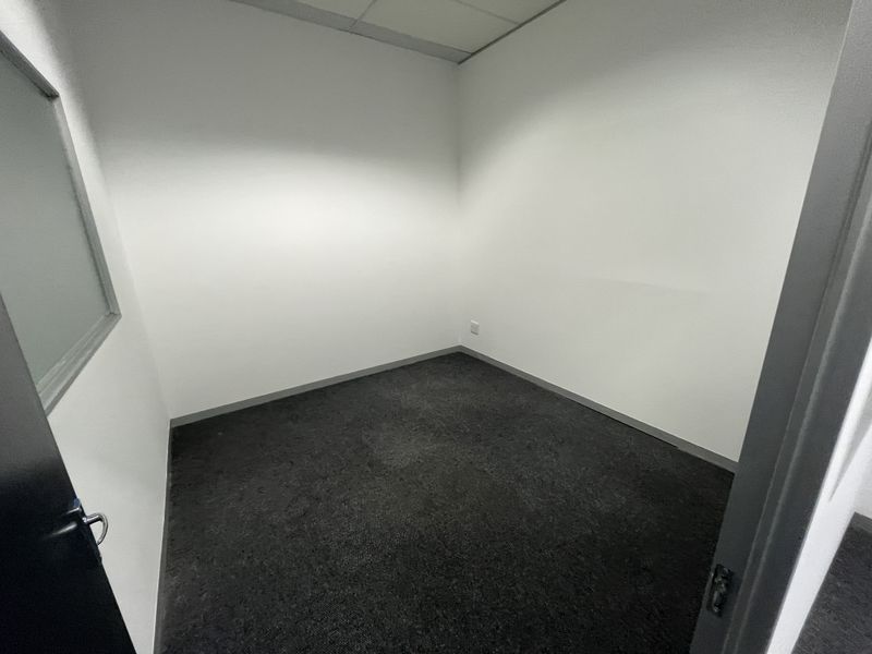 Highly Flexible Green-Star Office Suite in Black River Office Park - Photo 9