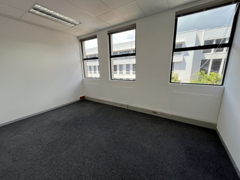 Highly Flexible Green-Star Office Suite in Black River Office Park - Photo 7