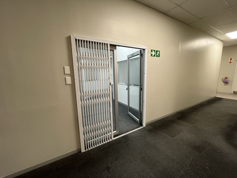 Highly Flexible Green-Star Office Suite in Black River Office Park - Photo 2