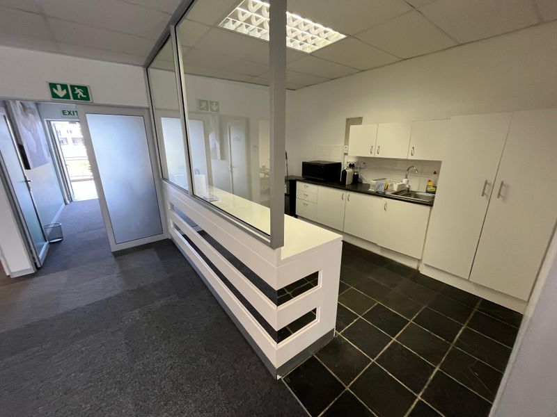 Premium A-Grade Office To Let at The Pavilion, Century City. - Photo 8