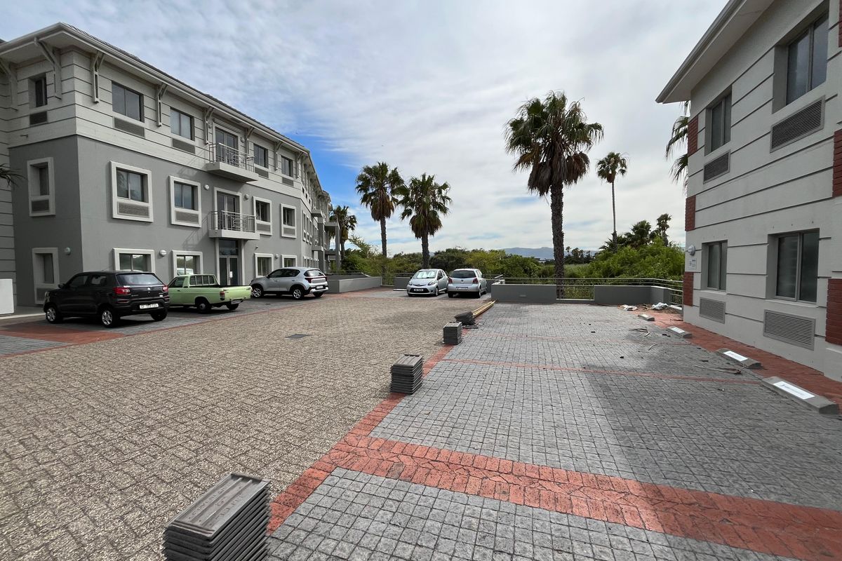 Premium A-Grade Office To Let at The Pavilion, Century City. - Photo 3