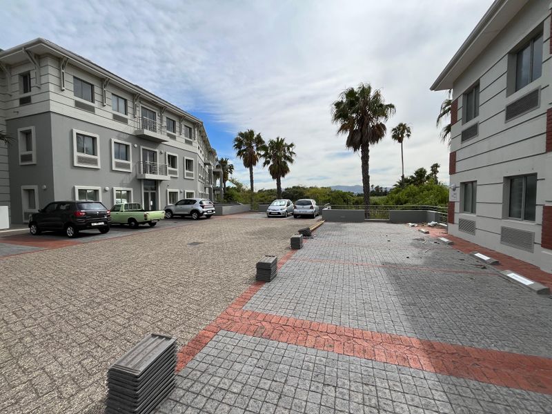 Premium A-Grade Office To Let at The Pavilion, Century City. - Photo 3