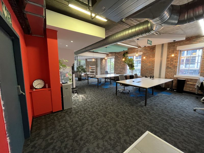 High-Exposure A-Grade Office with Premium Fit-Out in Green Point - Photo 2